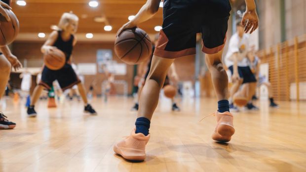 Menyelami Dunia Bola Basket - Bola basket adalah salah jenis permainan dengan menggunakan bola